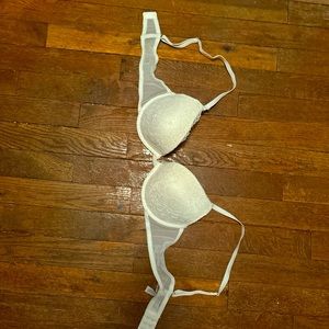 White lace push up bombshell bra (36B)